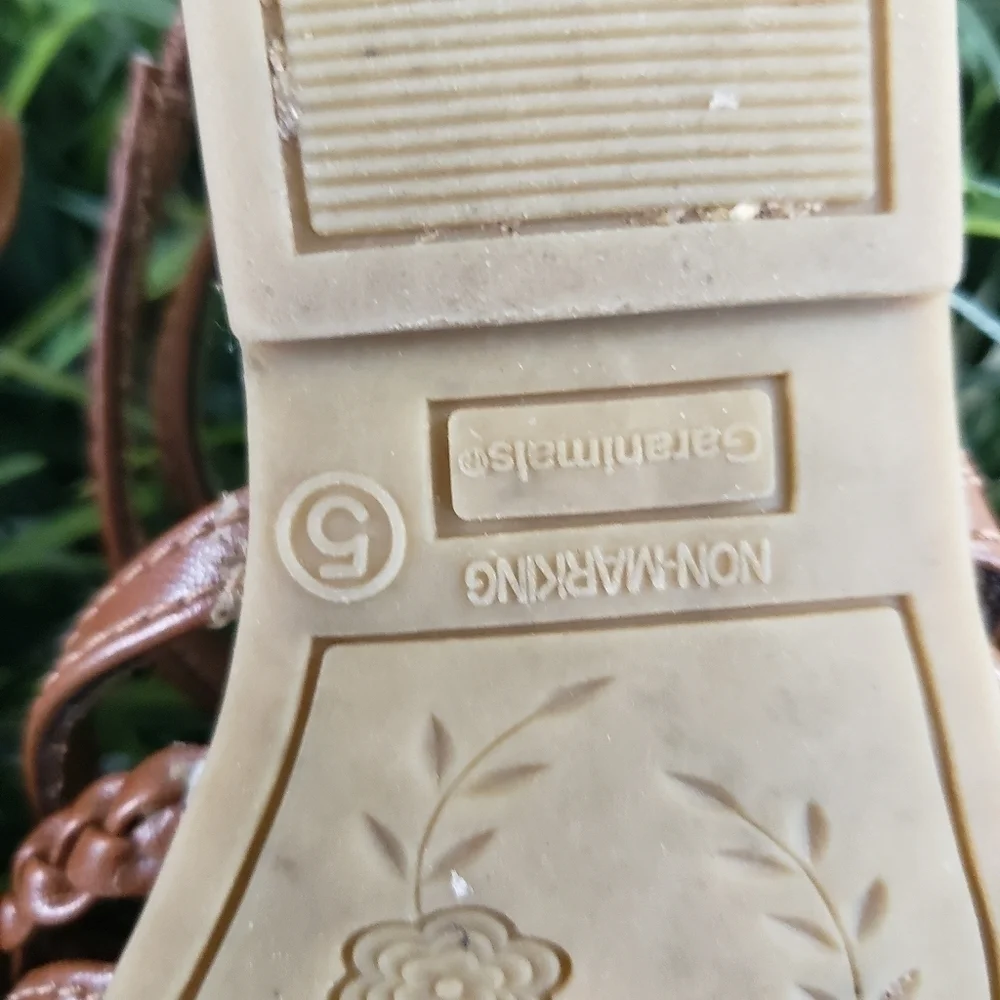 Garanimals Kids Size 5 Tan gladiator sandals